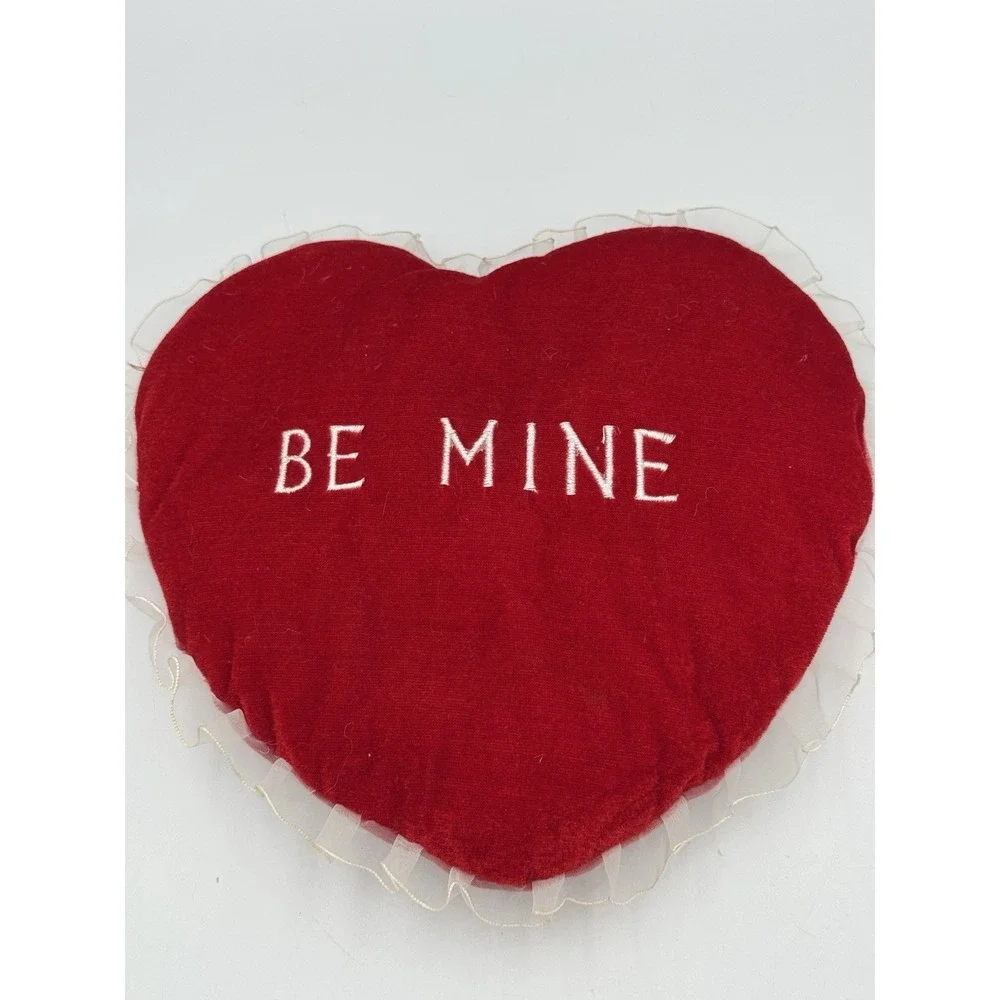 Vintage Be Mine Heart Pillow With White Trim‎